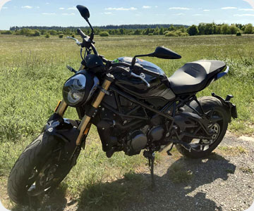 moto benelli noire