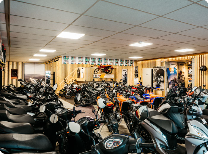 intérieur du magasin de scooter et moto près de Liège